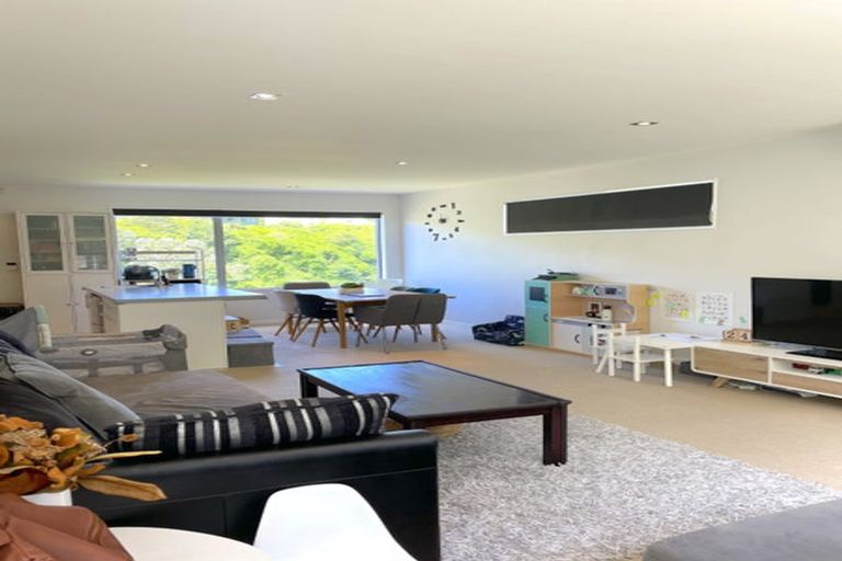 Photo of property in 33 Tiketike Way, Brooklyn, Wellington, 6021