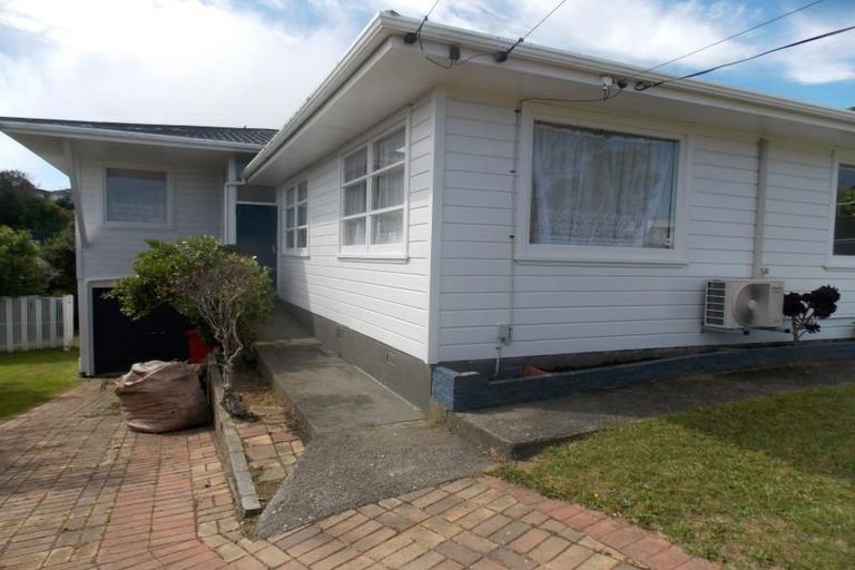 Photo of property in 15 Bancroft Terrace, Newlands, Wellington, 6037