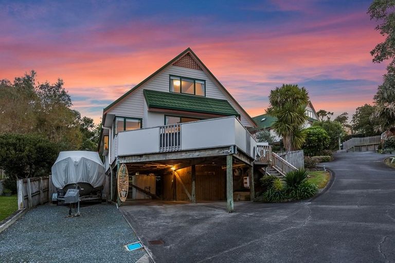 Photo of property in 22 Brookvale Park, Stanmore Bay, Whangaparaoa, 0932