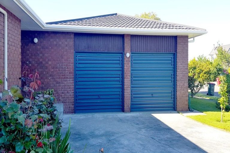 Photo of property in 17 Awanui Drive, Waikanae, 5036