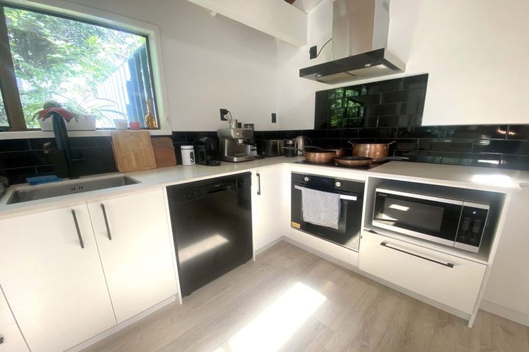 Photo of property in 43 Wirihana Road, Titirangi, Auckland, 0604