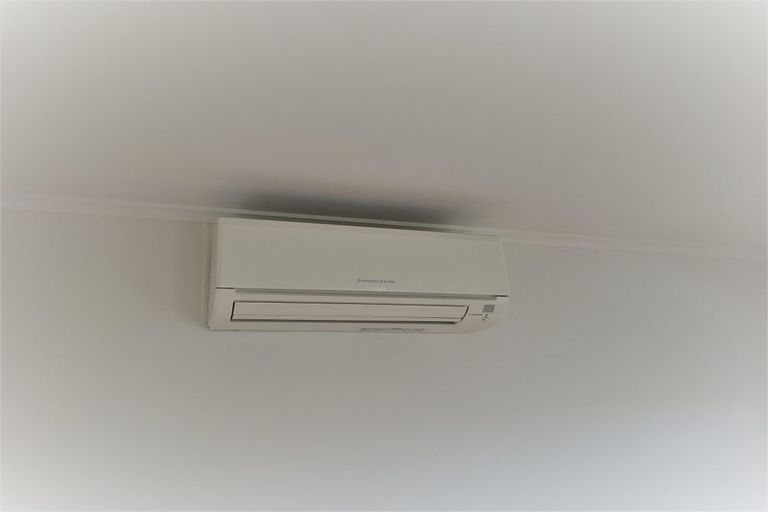 Photo of property in 2/18 Shakespeare Road, Milford, Auckland, 0620