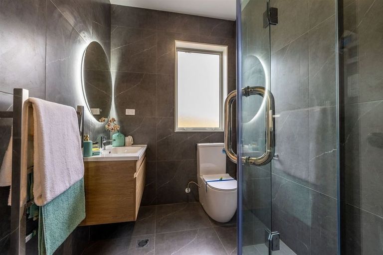 Photo of property in 23 Mcindoe Road, Kumeu, 0810