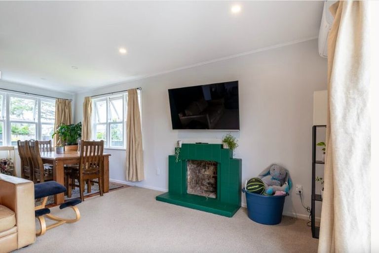 Photo of property in 61a Cobham Crescent, Kelston, Auckland, 0602