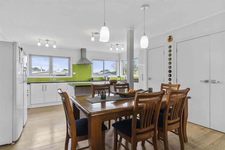 Photo of property in 18 Athenree Road, Athenree, Katikati, 3177