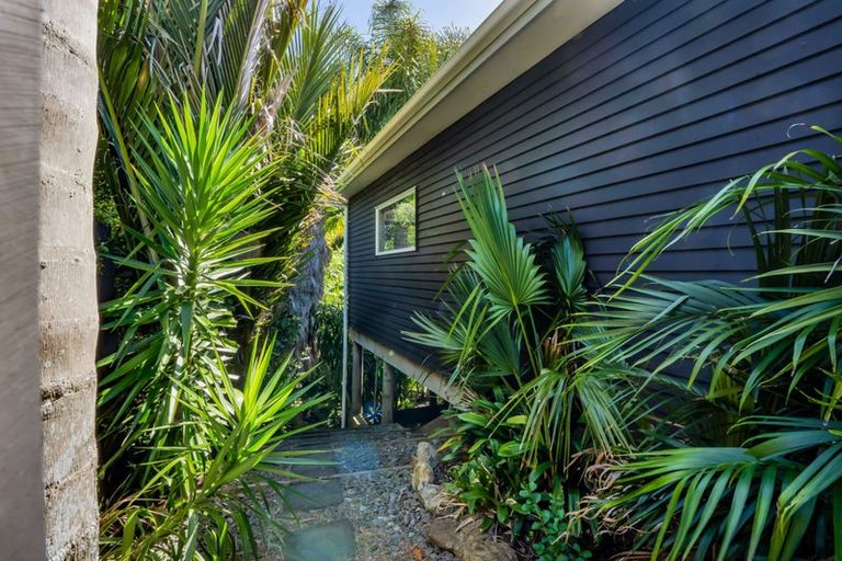 Photo of property in 70 Seaview Road, Marfell, New Plymouth, 4310
