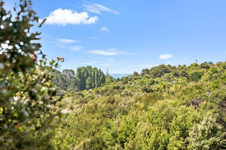 Photo of property in 129 Stratford Drive, Cable Bay, 0420