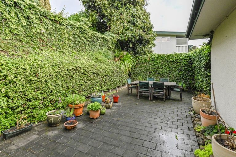 Photo of property in 17 Muritai Crescent, Havelock North, 4130