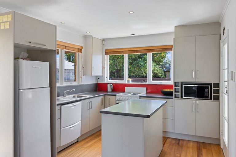 Photo of property in 14 Dover Road, St Andrews, Hamilton, 3200