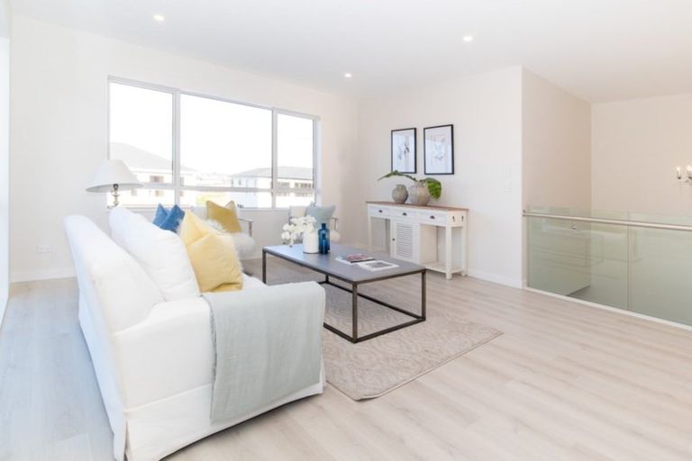 Photo of property in 98 Godfrey Drive, Orewa, 0931