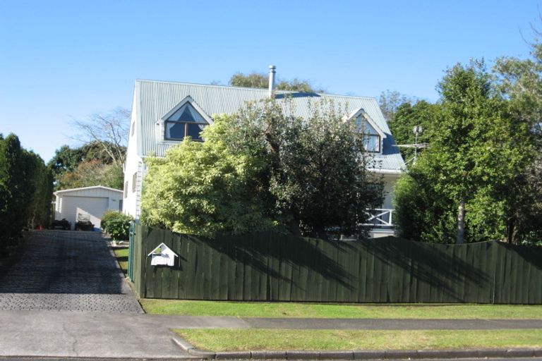 Photo of property in 35 Seaward Place, Wattle Downs, Auckland, 2103