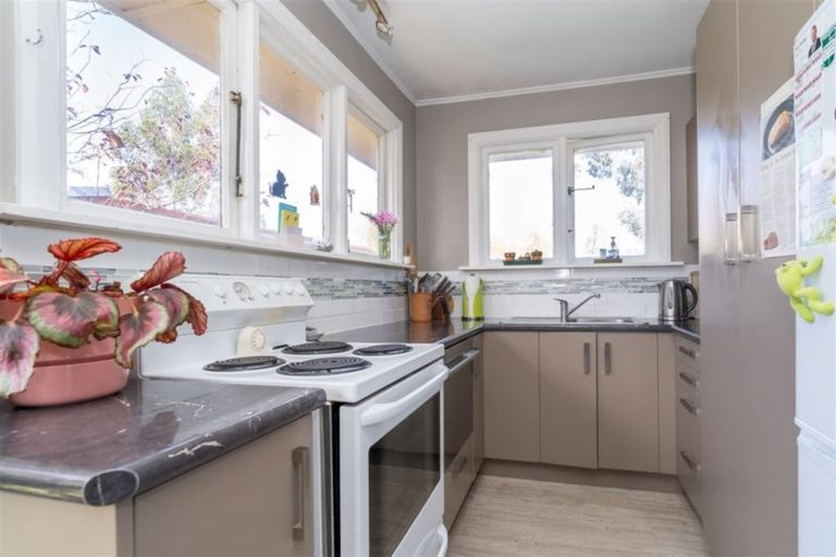 Photo of property in 10 Waldron Crescent, Green Island, Dunedin, 9018