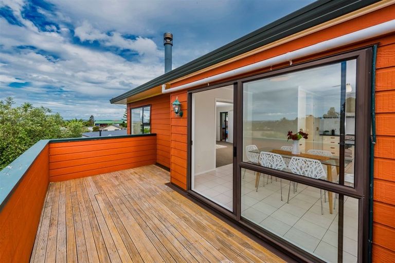 Photo of property in 15 Clearview Heights, Ranui, Auckland, 0612