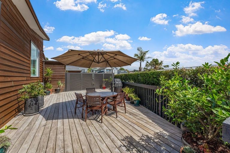 Photo of property in 32 Kahurangi Place, Snells Beach, 0920