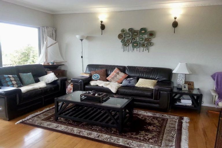 Photo of property in 26 Beach Road, Mellons Bay, Auckland, 2014