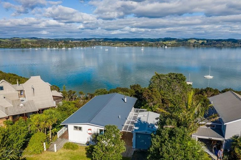 Photo of property in 84 Doves Bay Road, Kerikeri, 0294