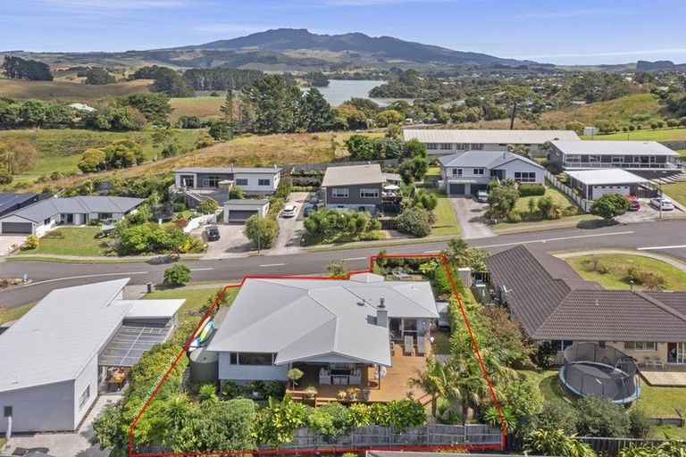 Photo of property in 8 Puka Place, Raglan, 3225