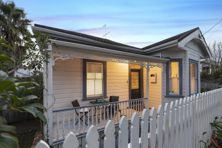 Photo of property in 9 High Street, Devonport, Auckland, 0624