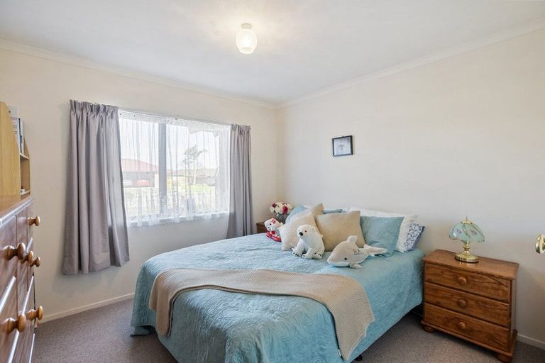 Photo of property in 85 Guildford Drive, Paraparaumu, 5032