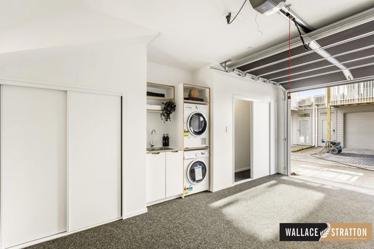 Photo of property in 11/2 Moor Avenue, Te Atatu Peninsula, Auckland, 0610