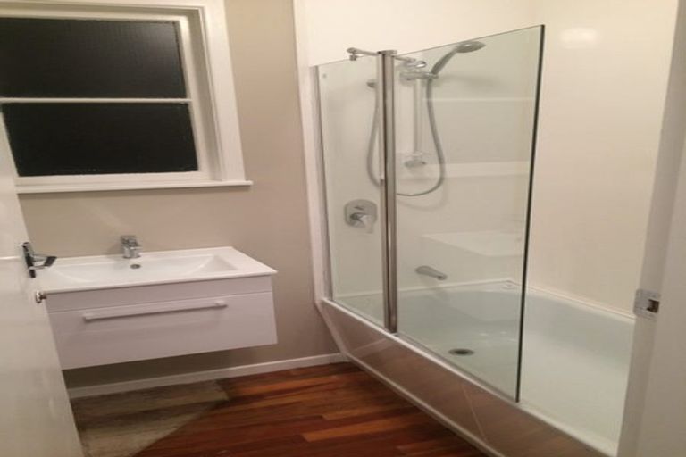 Photo of property in 116 Ruamahanga Crescent, Terrace End, Palmerston North, 4410