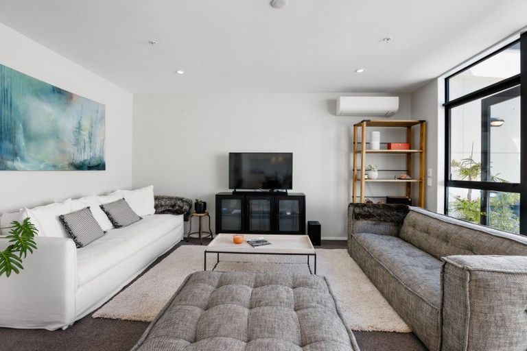 Photo of property in 203/86 Alpha Street, Cambridge, 3434