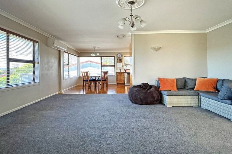 Photo of property in 2 Lincoln Road, Manurewa East, Auckland, 2102