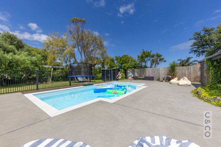 Photo of property in 855 State Highway 16, Waimauku, 0812