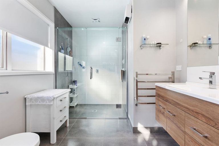 Photo of property in 70 Awataha Crescent, Pyes Pa, Tauranga, 3110