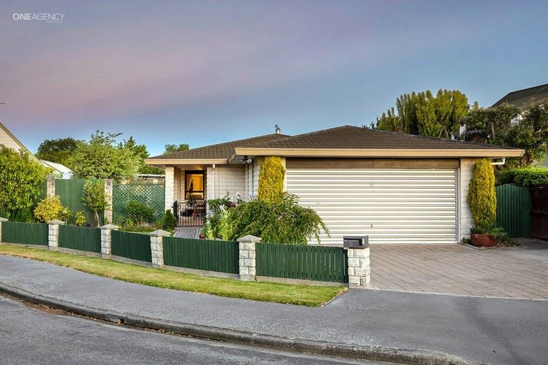 Photo of property in 5 Luxton Place, Rangiora, 7400