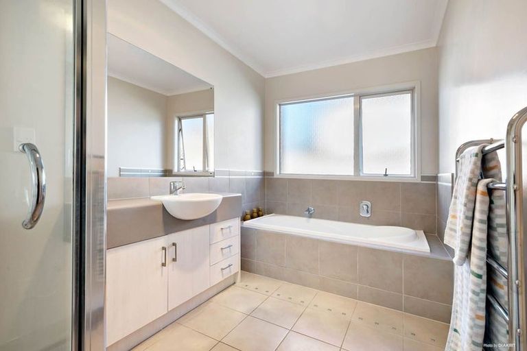 Photo of property in 9 Bronwylian Drive, Flat Bush, Auckland, 2016