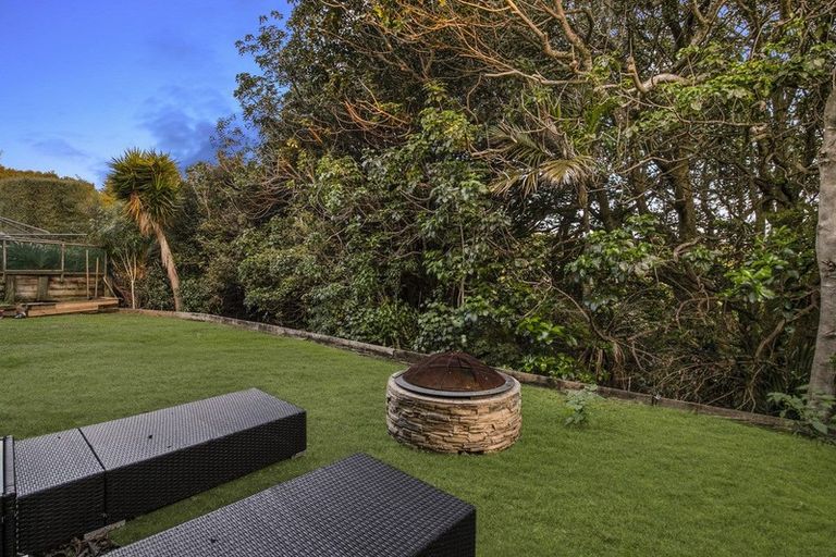 Photo of property in 57a Ribbonwood Crescent, Goodwood Heights, Auckland, 2105