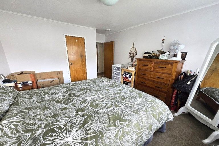 Photo of property in 1/25 Sapphire Place, Bayview, Auckland, 0629