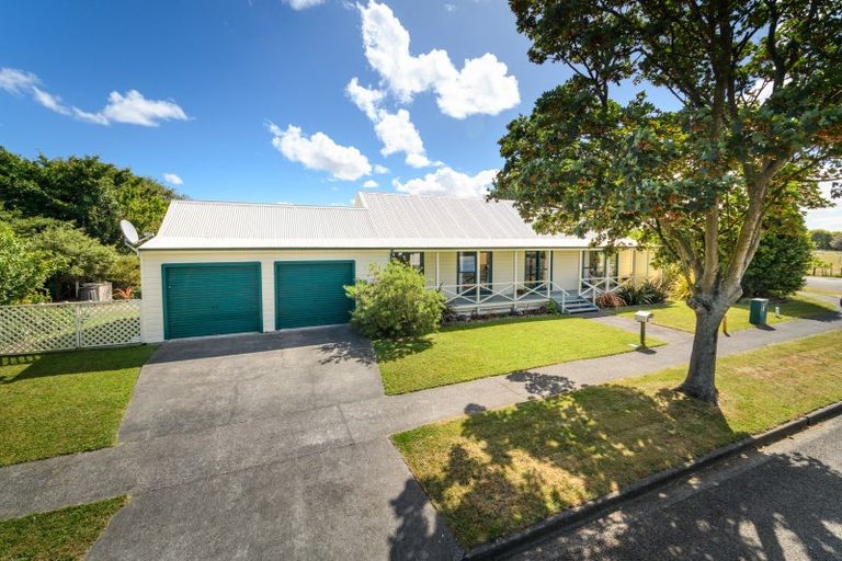 Photo of property in 2 Escort Grove, Awapuni, Palmerston North, 4412