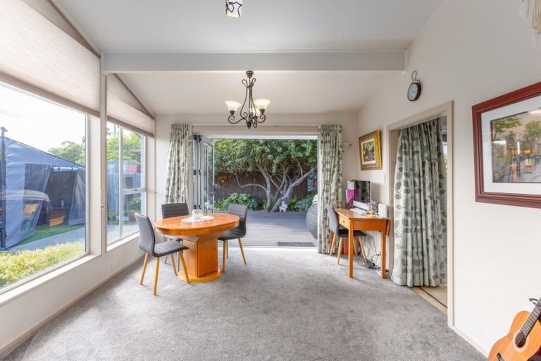Photo of property in 28 Waitikiri Drive, Parklands, Christchurch, 8083