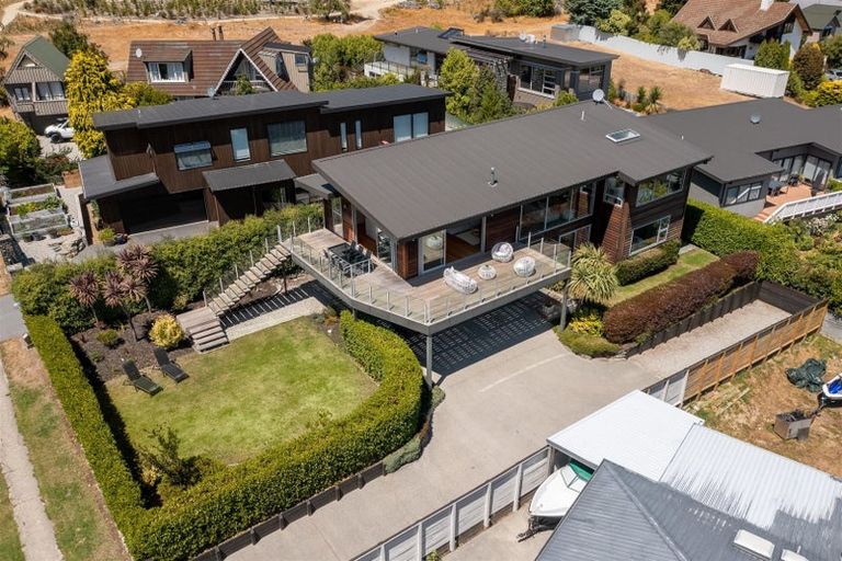 Photo of property in 17 Poplar Drive, Kelvin Heights, Queenstown, 9300