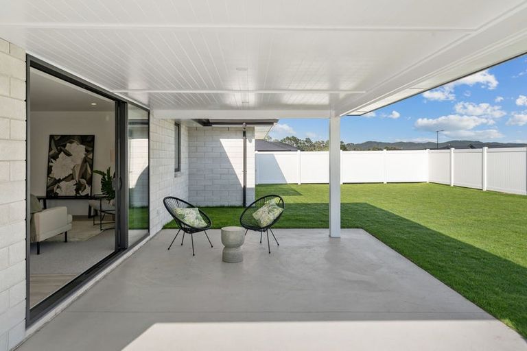 Photo of property in 8 Te Taniwha Road, One Tree Point, 0118