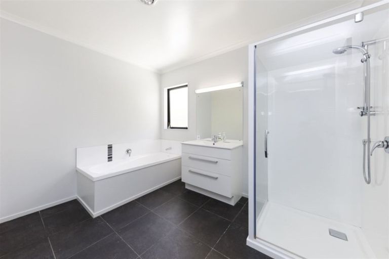 Photo of property in 20 La Lena Grove, Fitzherbert, Palmerston North, 4410