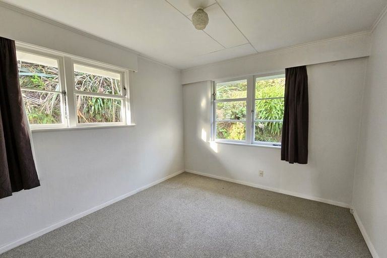 Photo of property in 57 Salford Street, Newlands, Wellington, 6037