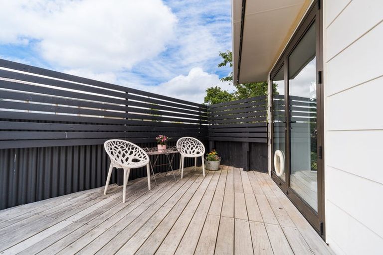 Photo of property in 27 Hillcrest Drive, Kelvin Grove, Palmerston North, 4414