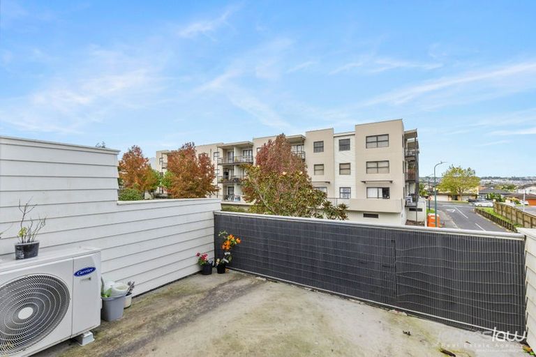 Photo of property in 9/46 Carlos Drive, Flat Bush, Auckland, 2016