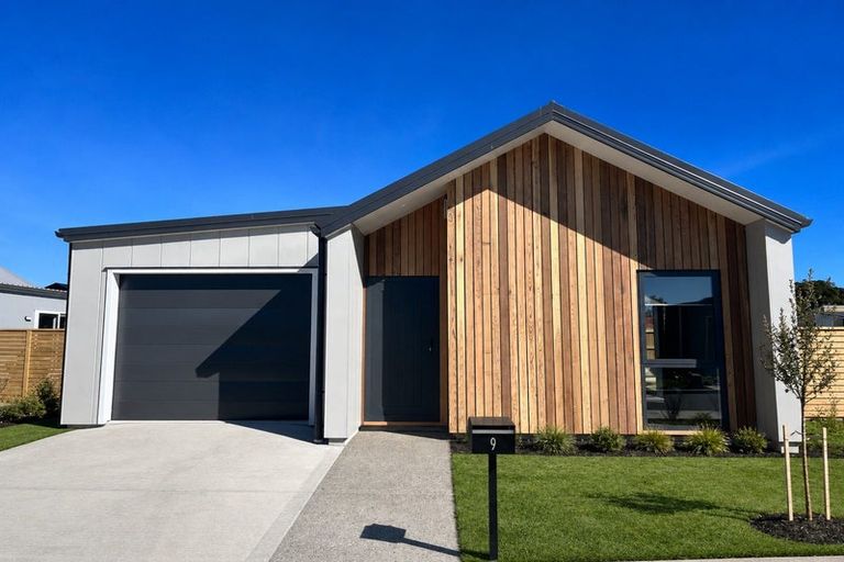 Photo of property in 9 Koru Loop, Paraparaumu, 5032