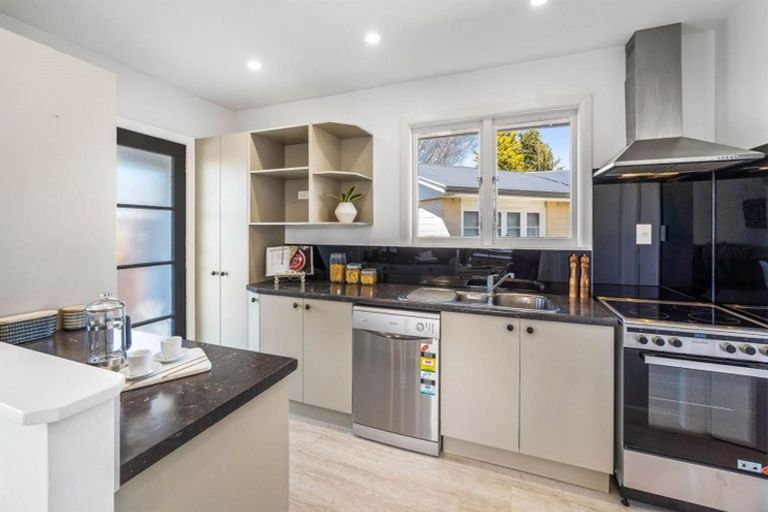 Photo of property in 106 Avondale Road, Avondale, Christchurch, 8061