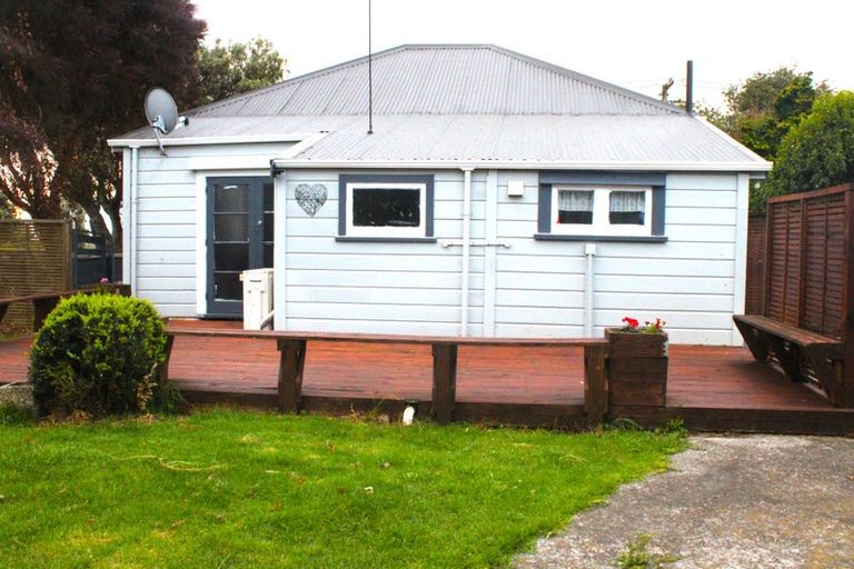 Photo of property in 2 Tawhiti Road, Hawera, 4610