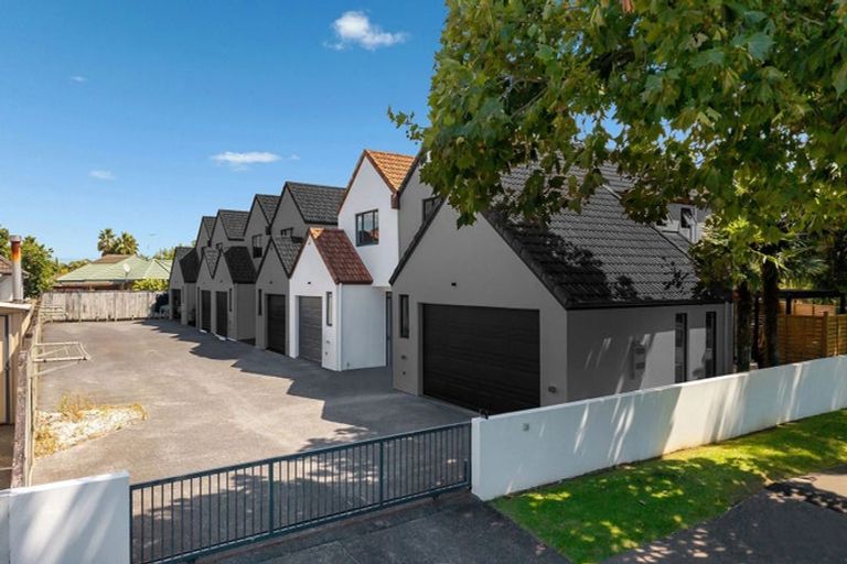 Photo of property in 2/27 Kellaway Drive, East Tamaki, Auckland, 2013