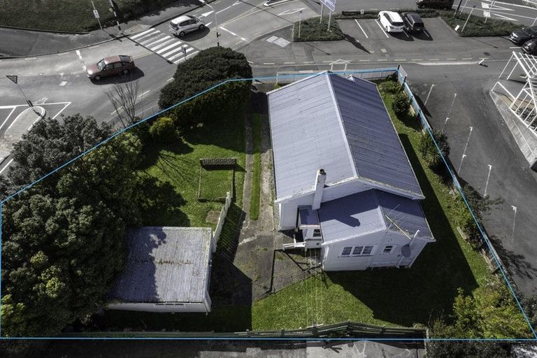 Photo of property in 2 Moorefield Road, Johnsonville, Wellington, 6037