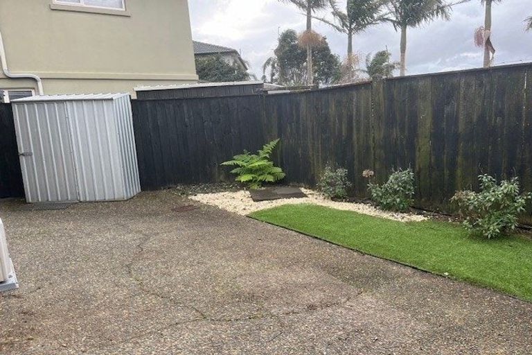 Photo of property in 22 Craigavon Drive, East Tamaki, Auckland, 2013
