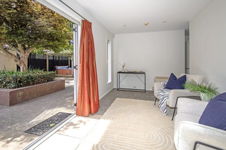 Photo of property in 2/11 Mclellan Place, Ilam, Christchurch, 8041