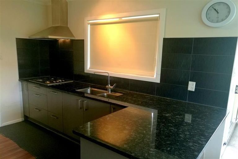 Photo of property in 1/11 Strid Road, Te Atatu South, Auckland, 0610