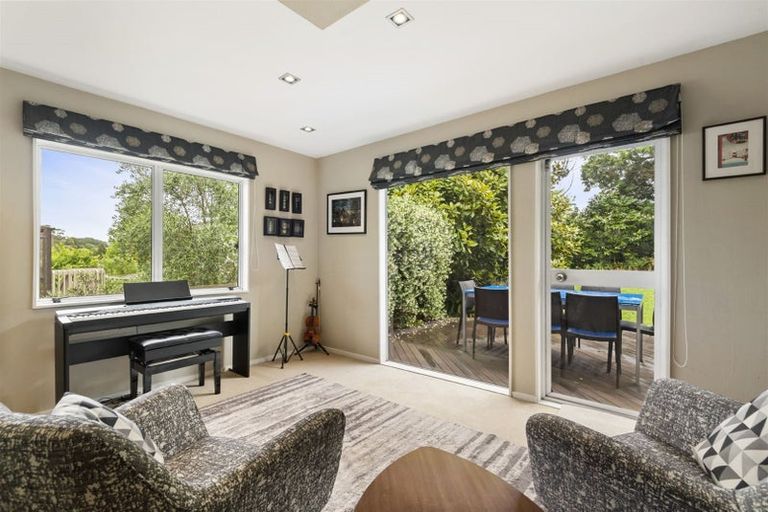 Photo of property in 3 Augusta Place, Forrest Hill, Auckland, 0620